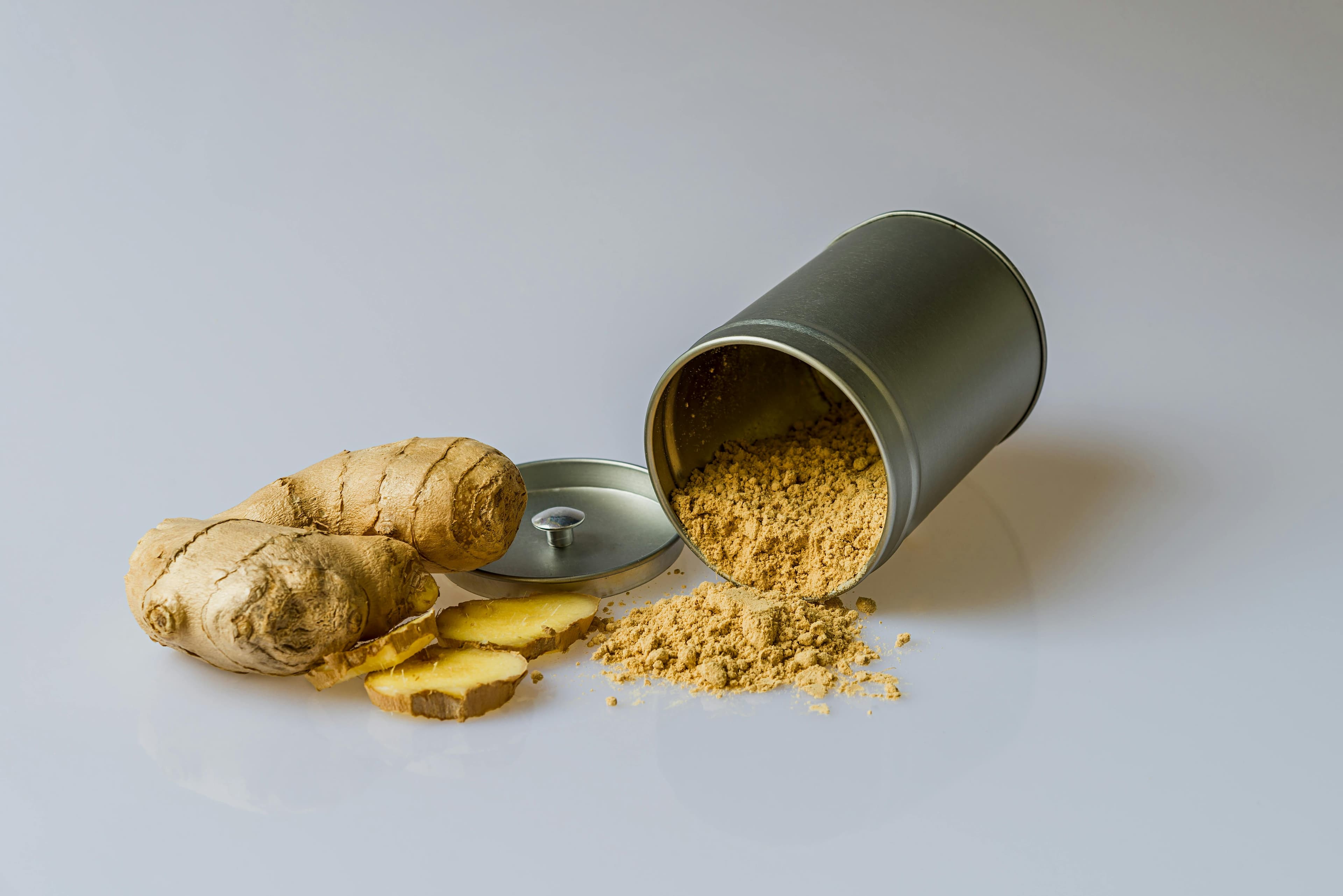 Fresh ginger root with sliced pieces and ginger powder